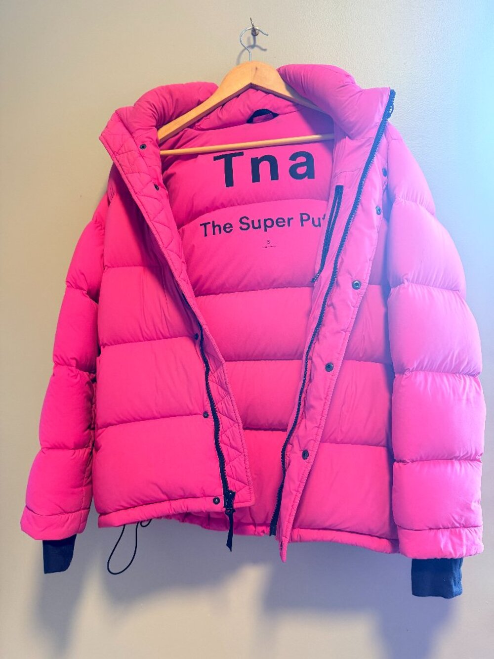 Aritzia TNA The Super Puff Hot Pink Goose Down Puffer Jacket Hooded Size S